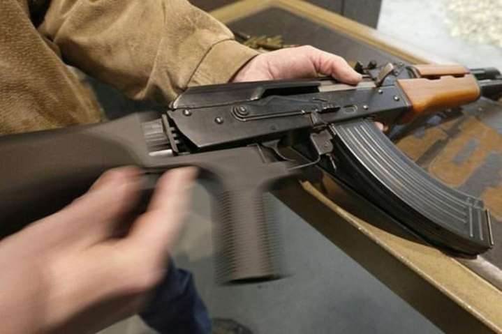 En prisión preventiva quedó uno de los cinco formalizados por compra y venta de AK-47