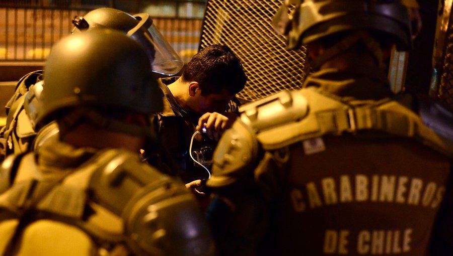 Denuncian que Carabineros ingresaron a consultorio de Puente Alto sacando sus armas para arrestar a jóvenes
