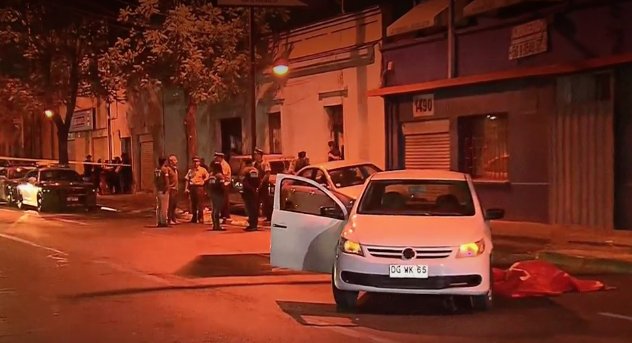 Un muerto y un detenido deja portonazo a carabinero de franco en Santiago