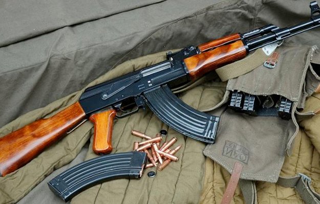Sexto involucrado en venta de fusil AK-47 se entregó a la justicia en Santiago