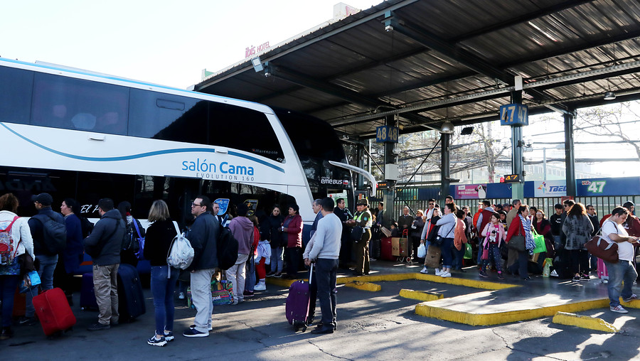 Seremi de Salud de Valparaíso busca a pasajeros de bus que viajaron con mujer que falleció de meningococcemia fulminante