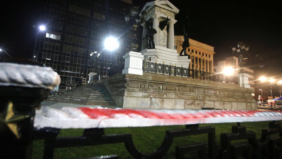 Gobierno condena ataque con pintura a Monumento Heroes de Iquique en Valparaíso