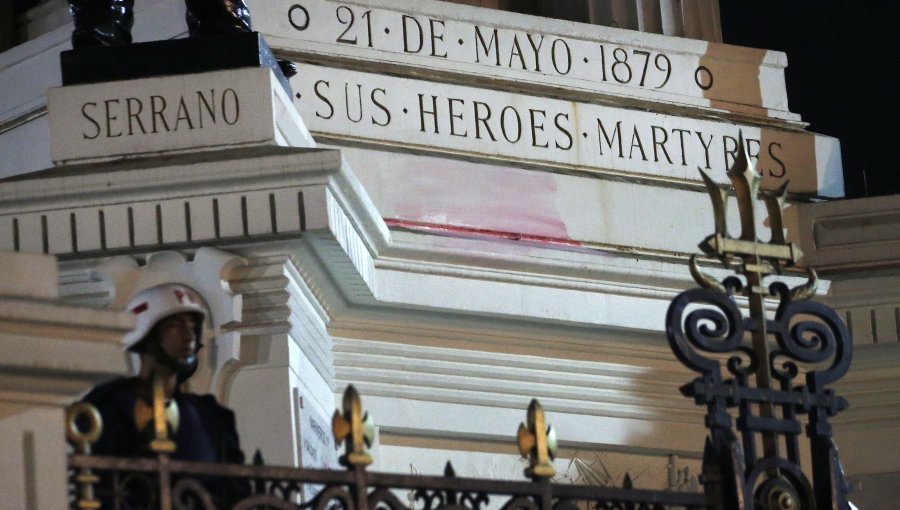 Gobierno se querella por Ley de Seguridad tras ataque a monumento en Valparaíso