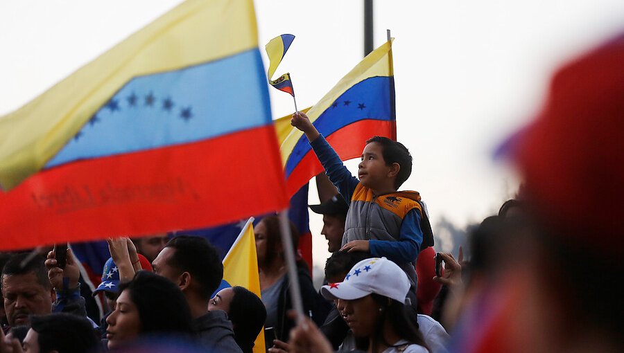 Estudio revela que disminuye el número de solicitudes de refugio de venezolanos en Chile