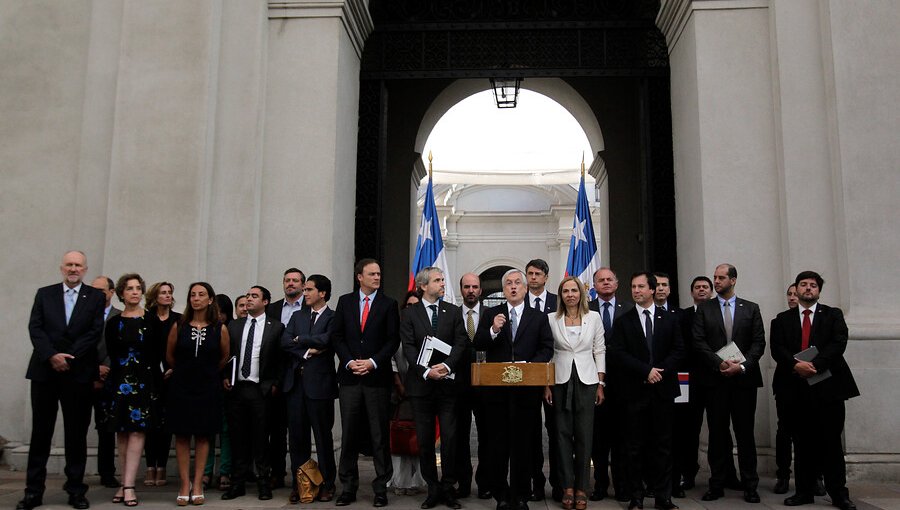 Presidente Piñera llamó a lograr un acuerdo contra la violencia y defender la democracia tras consejo de Gabinete