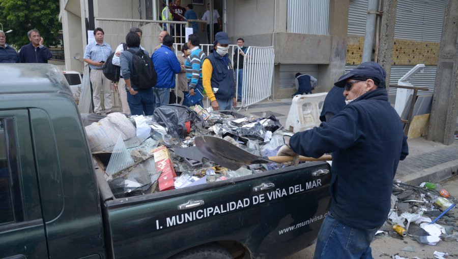 Municipio de Viña del Mar lamentó daños en 30 contenedores, señalética y semáforos
