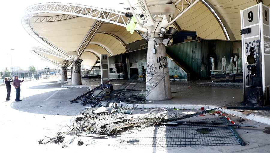 Detienen a quinto implicado por daños a la estación El Sol del Metro de Santiago