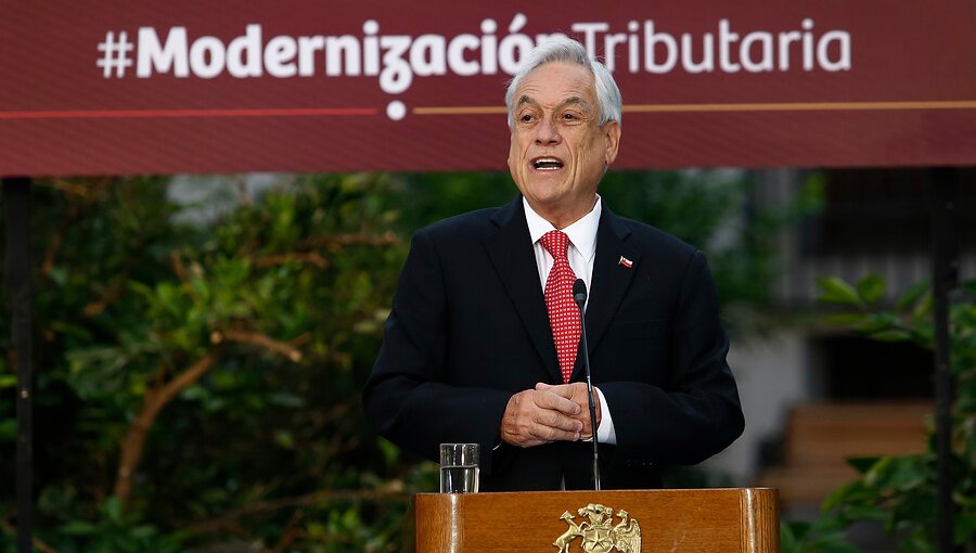 Presidente Piñera promulga ley de Modernización Tributaria: "Es fundamental en tiempos de incertidumbre"