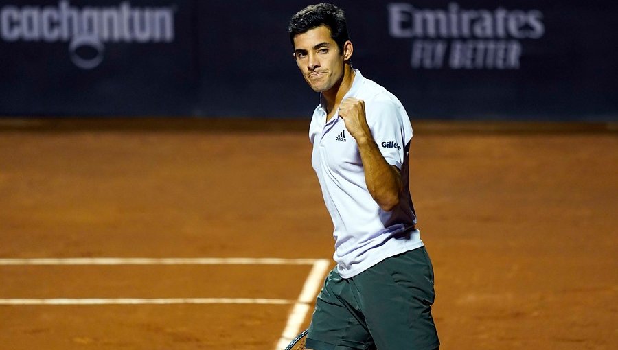 Cristian Garin sufrió pero logró avanzar a cuartos de final del ATP de Santiago