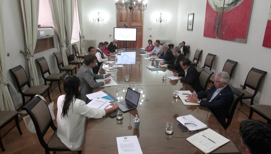 Mesa social covid-19 coordina en La Moneda acciones contra el coronavirus