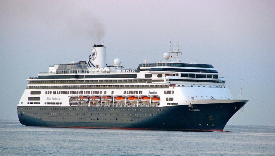 Crucero navega frente a las costas chilenas con 42 pasajeros sospechosos de tener coronavirus