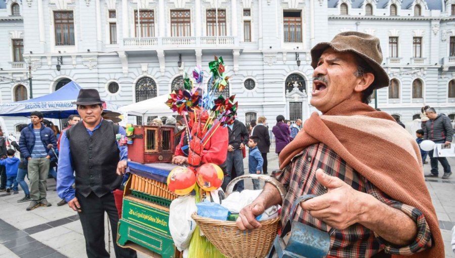 Valparaíso se cuadra con sus artistas y anuncia paquete de medidas para ayudarlos