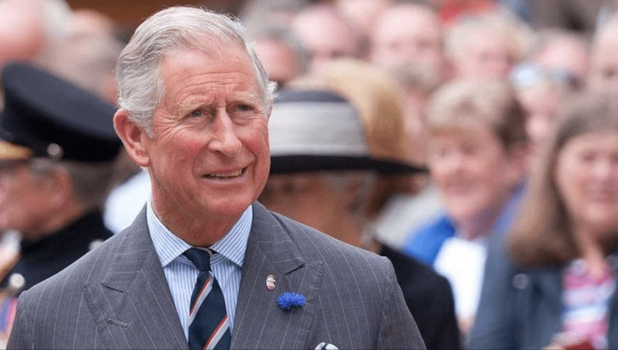 Príncipe Carlos dio positivo al Covid-19: está aislado en su residencia en Escocia