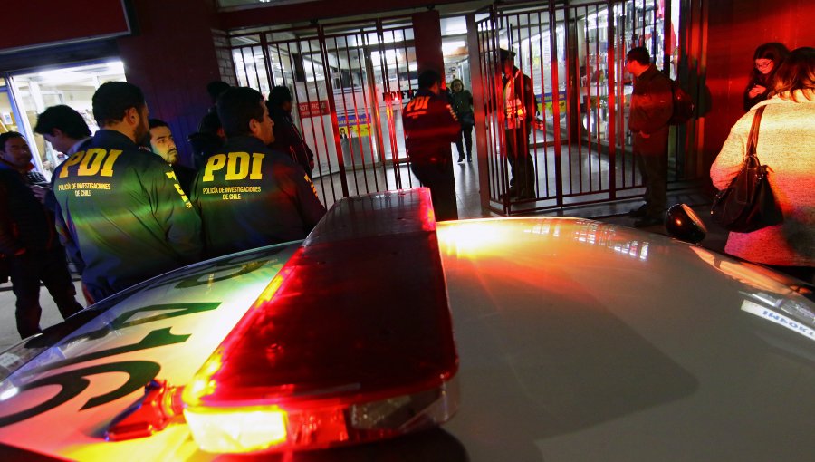 Sangriento asalto a Pizzería Papa John's: PDI se enfrentó a tiros con delincuentes, uno murió