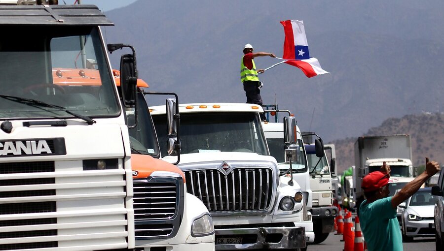 Camioneros solicitan al Gobierno medidas económicas para garantizar el abastecimiento del país