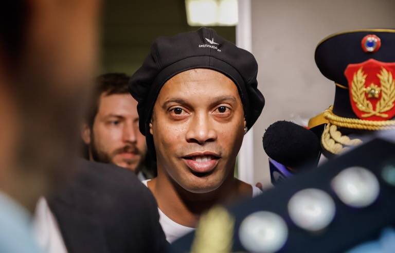 Ronaldinho junto a su hermano quedaron con arresto domiciliario tras pagar millonaria fianza