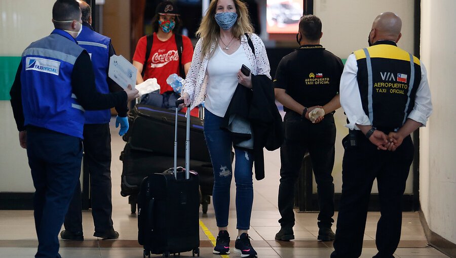 Cerca de 140 chilenos que estaban varados en Estados Unidos regresaron este miércoles al país