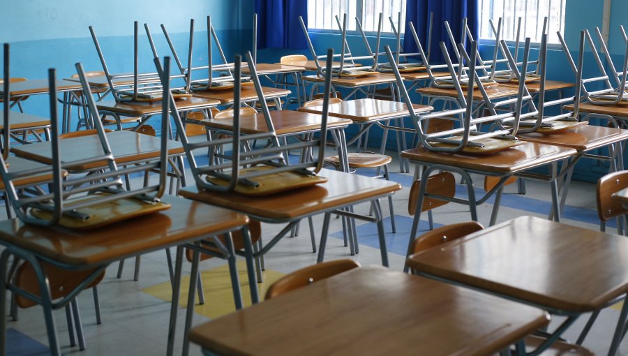 Colegio de Profesores anuncia: "No vamos a volver a clases" a fines del mes de abril
