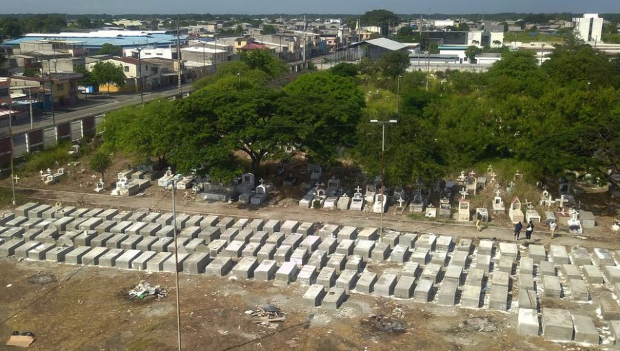 El drama de la pandemia en Ecuador: reportan hasta 150 entierros al día en cementerios de Guayaquil