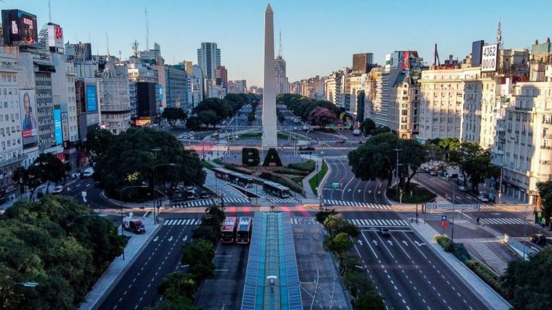 Mayores de 70 años deberán pedir permiso para salir a la calle en Buenos Aires