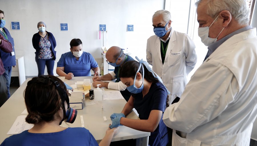 Minsal comenzó a aplicar exámenes de anticuerpos en funcionarios de salud