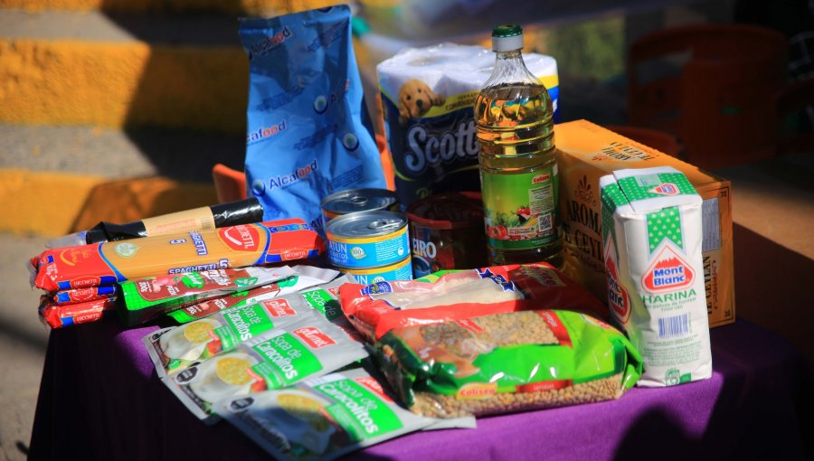 Cajas de alimentos comenzarían a entregarse el fin de semana en la región Metropolitana