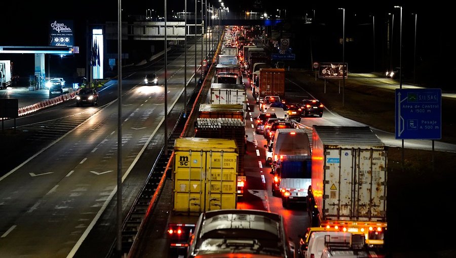 18 mil vehículos han salido de la región Metropolitana previo al feriado de este jueves