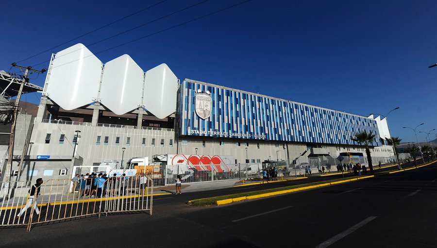 Estadio Tierra de Campeones de Iquique albergará a pacientes contagiados con Covid-19