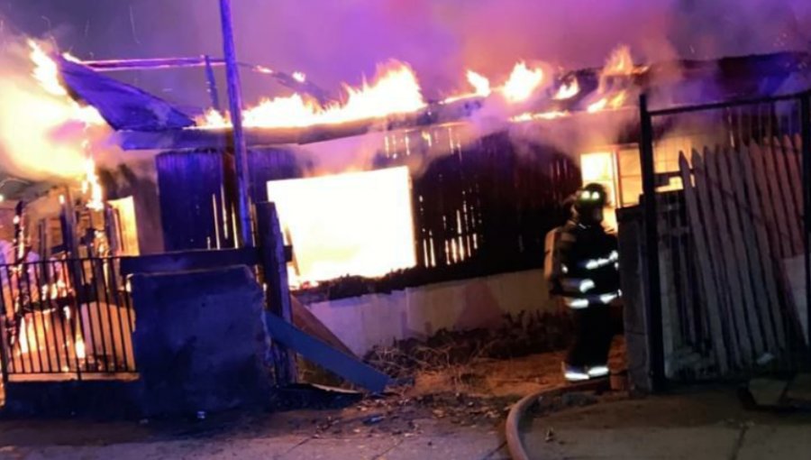 Vivienda de material ligero fue consumida por incendio en sector Peñablanca de Villa Alemana