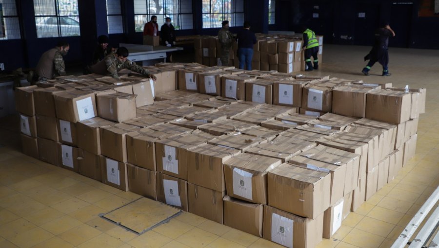 Por "respeto a la intimidad de las familias", Municipalidad de Valparaíso comienza entrega de cajas de alimentos sin medios audiovisuales ni prensa