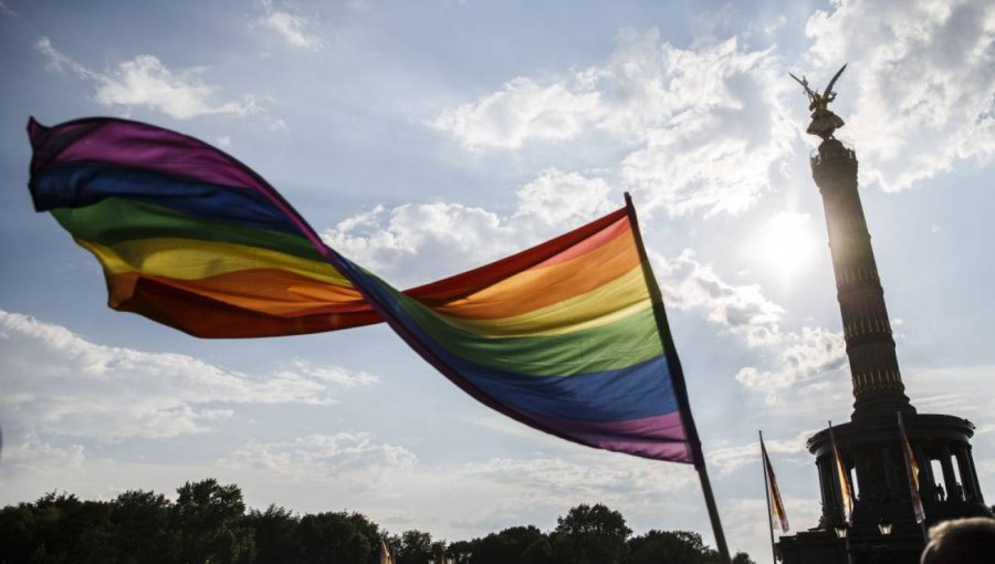 Congreso de Alemania prohíbe las supuestas terapias que prometen "curar la homosexualidad"