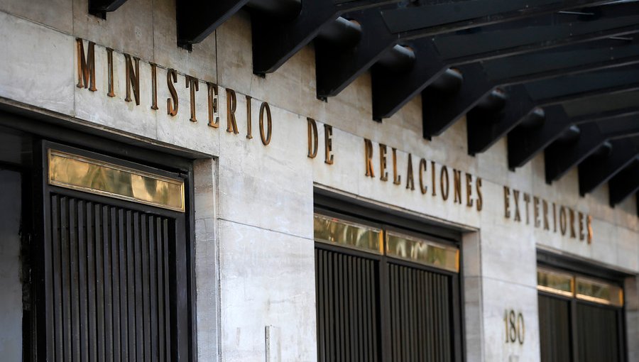 Foro Permanente de Política Exterior rechaza cierre de cinco embajadas chilenas en el extranjero
