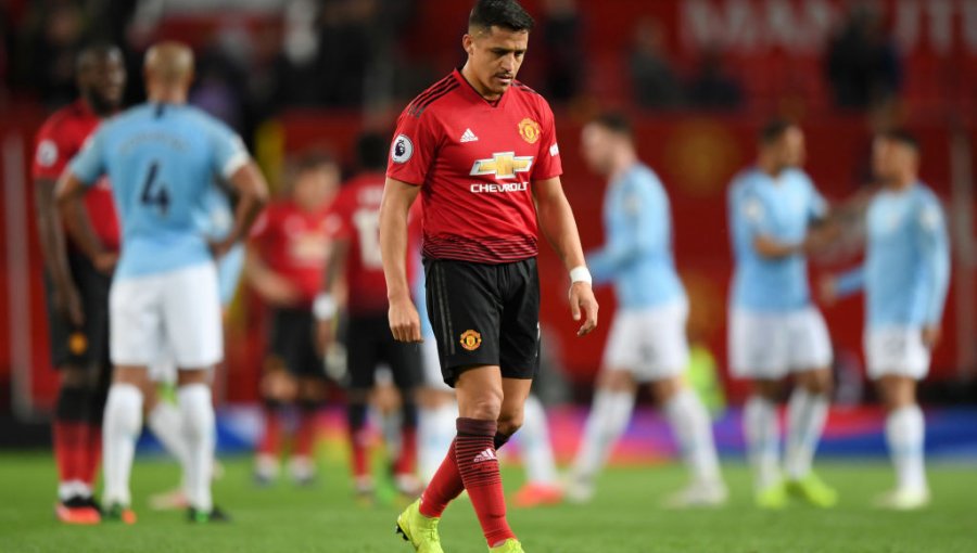 Ex capitán del Manchester United criticó duramente a Alexis: "Él es inútil"