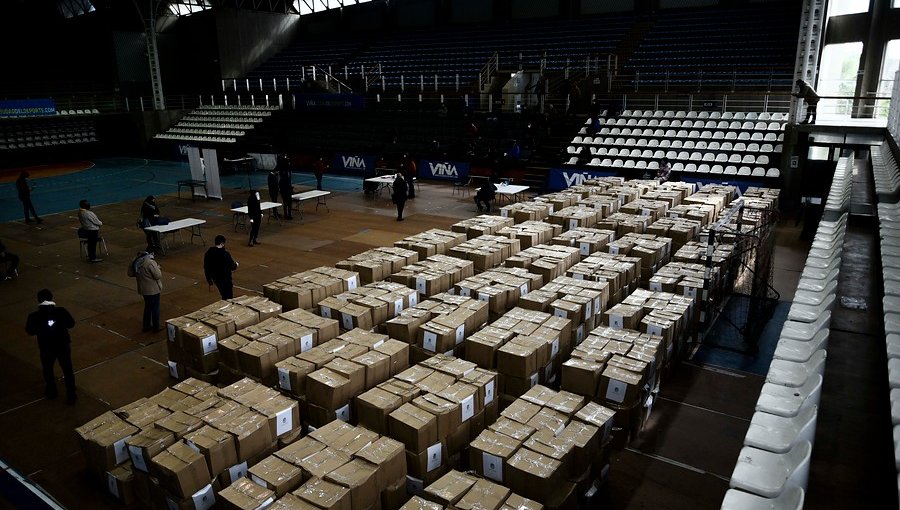 Ordenan acelerar entrega de cajas de alimentos a familias de Valparaíso y Viña del Mar