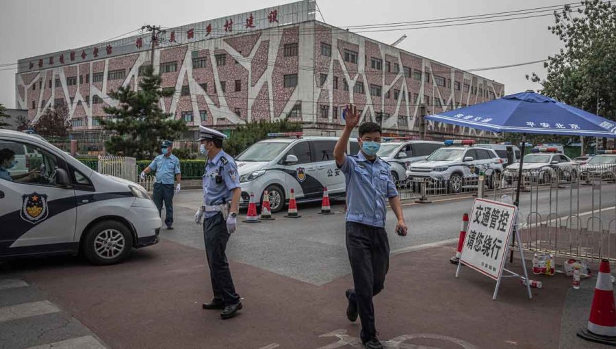 China confirma 49 casos relacionados con el rebrote en un mercado de Pekín