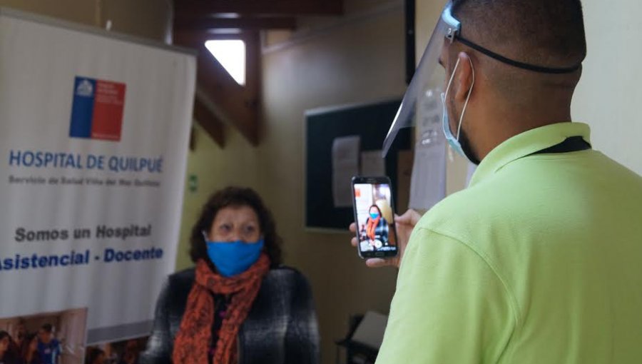 Hospital de Quilpué ha organizado más de 400 videollamadas entre pacientes y familiares para romper barrera del Covid-19