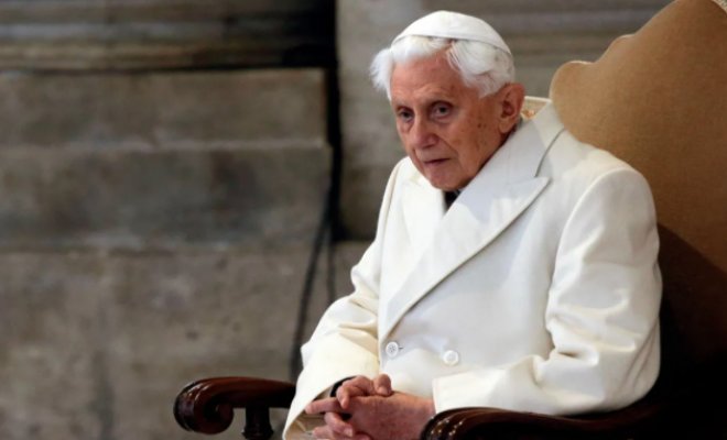 Pese a la pandemia, Papa emérito Benedicto XVI viajó de emergencia a Alemania