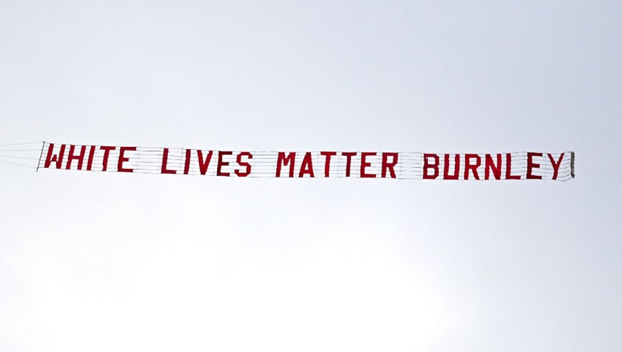 El City de Bravo goleó al Burnley y postergó el titulo del Liverpool en Premier League