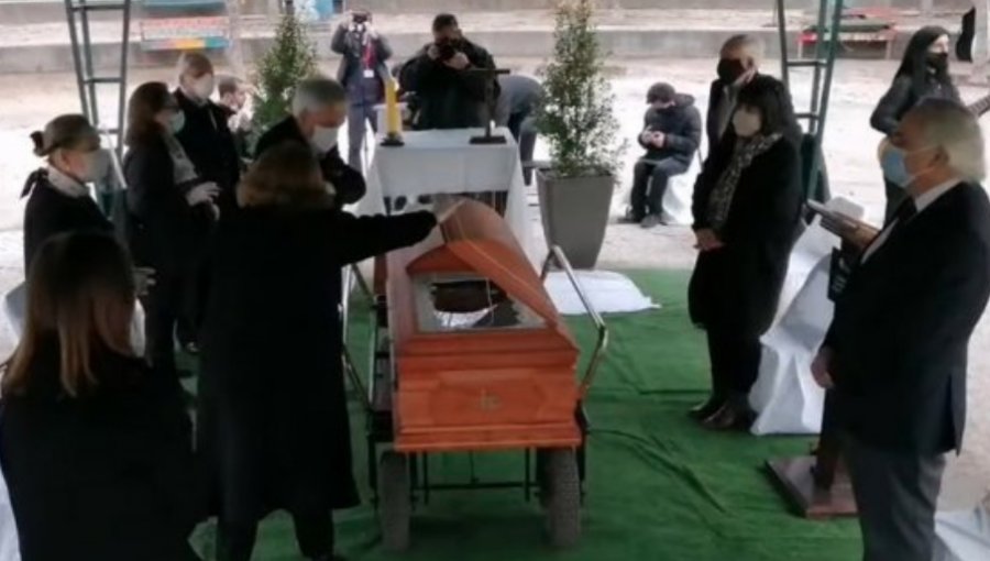 Denuncian que el presidente Piñera y su familia incumplieron protocolos sanitarios durante funeral