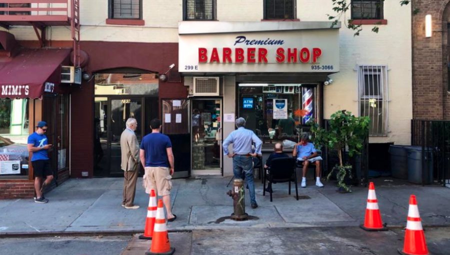 Nueva York comienza a dejar atrás la cuarentena y reabre peluquerías y cafés