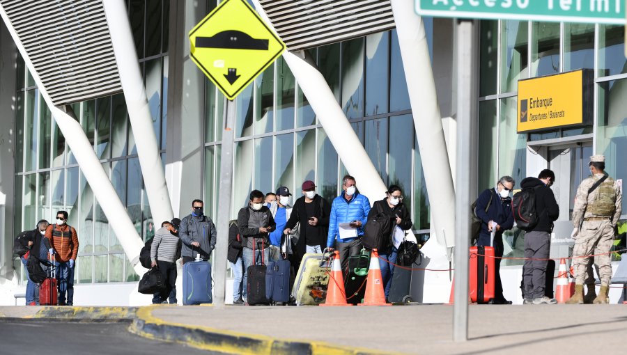 Calama: Senadores y dirigentes del cobre piden cuarentena y cierre de aeropuerto