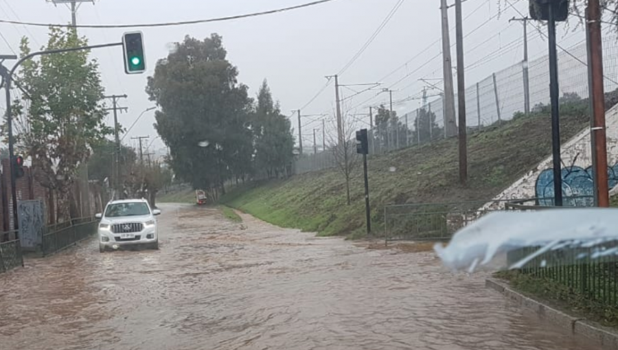 70 emergencias: sistema frontal en Villa Alemana deja pasos bajo nivel inundados y algunos derrumbes