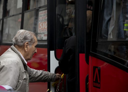 Este miércoles comienza a regir la tarifa rebajada para adultos mayores en el transporte público