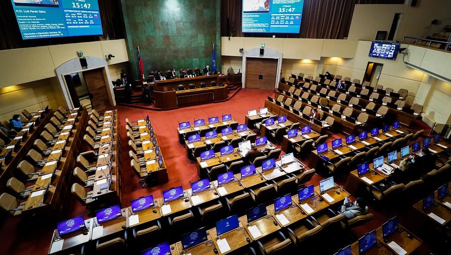 Oposición pide al Gobierno promulgar reforma constitucional que limita la reelección de autoridades