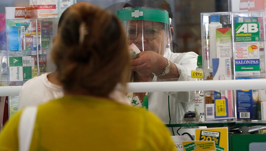 ISP cierra dos farmacias de Santiago por mantener incentivos para vender ciertos medicamentos