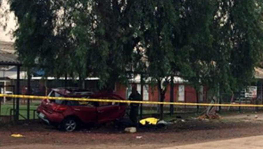 Tres muertos dejó choque de vehículo contra un árbol en Colina