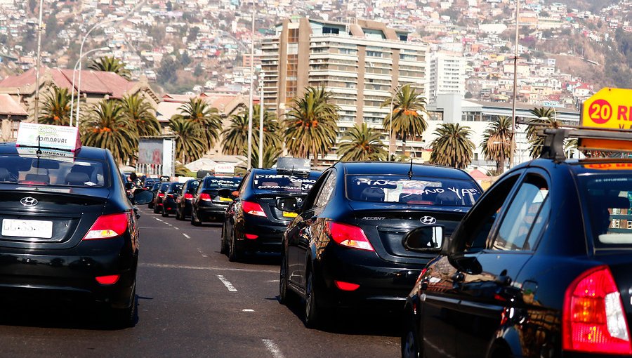 Diputado Longton solicita que taxis y colectivos se encarguen de entregar nueva ayuda en la región de Valparaíso