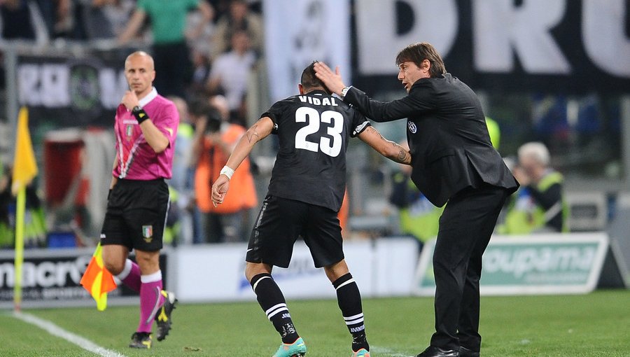 En Italia aseguran que Arturo Vidal es "un objetivo fijo" para Antonio Conte