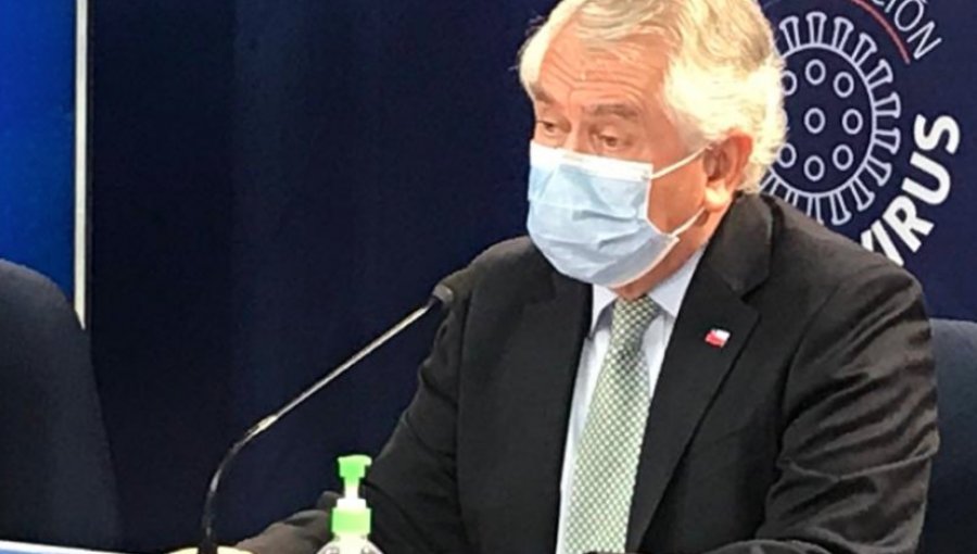Ministro Paris y fotografía del Secretario del Senado: "Nadie está libre en Chile de cumplir las normas sanitarias"