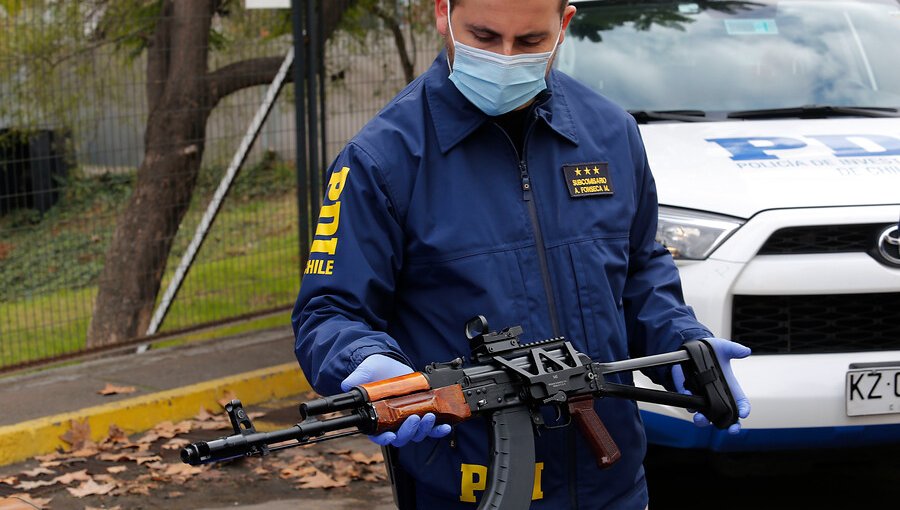 PDI incautó gran cantidad de armas y cartuchos cuyo destino eran bandas narco de la región Metropolitana